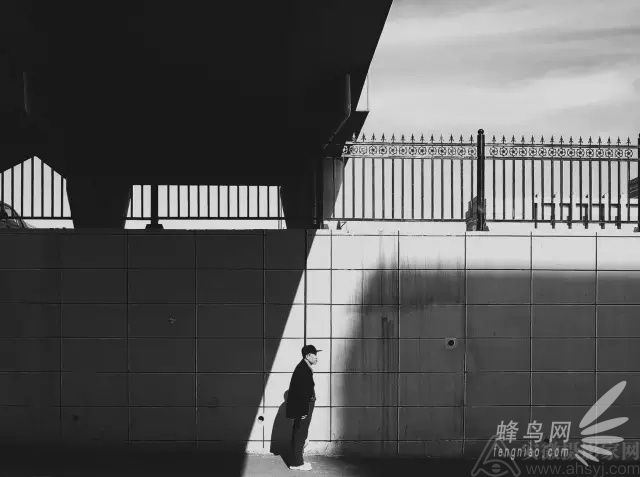 ���ڽ�ͷ�ĵ�һ��