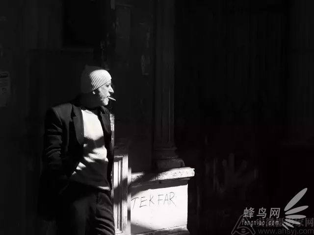 ���ڽ�ͷ�ĵ�һ��