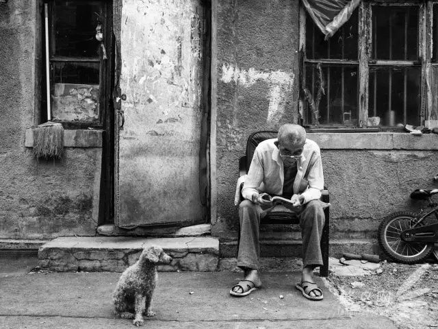 ���ڽ�ͷ�ĵ�һ��